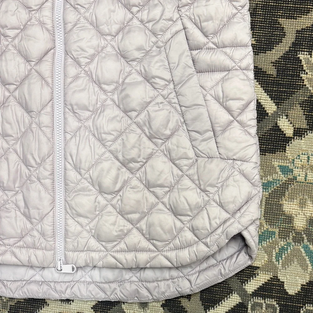Athleta Whisper Featherless Puffer Vest in lilac - M - Picture 5 of 7